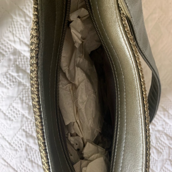 Beautiful green leather trim Worthington handbag - Picture 4 of 5